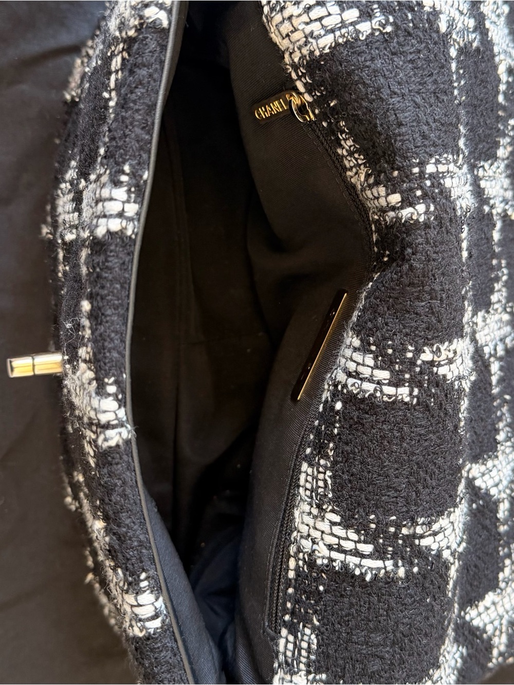 CHANEL 19 Black & White Tweed Bag - Picture 7 of 10